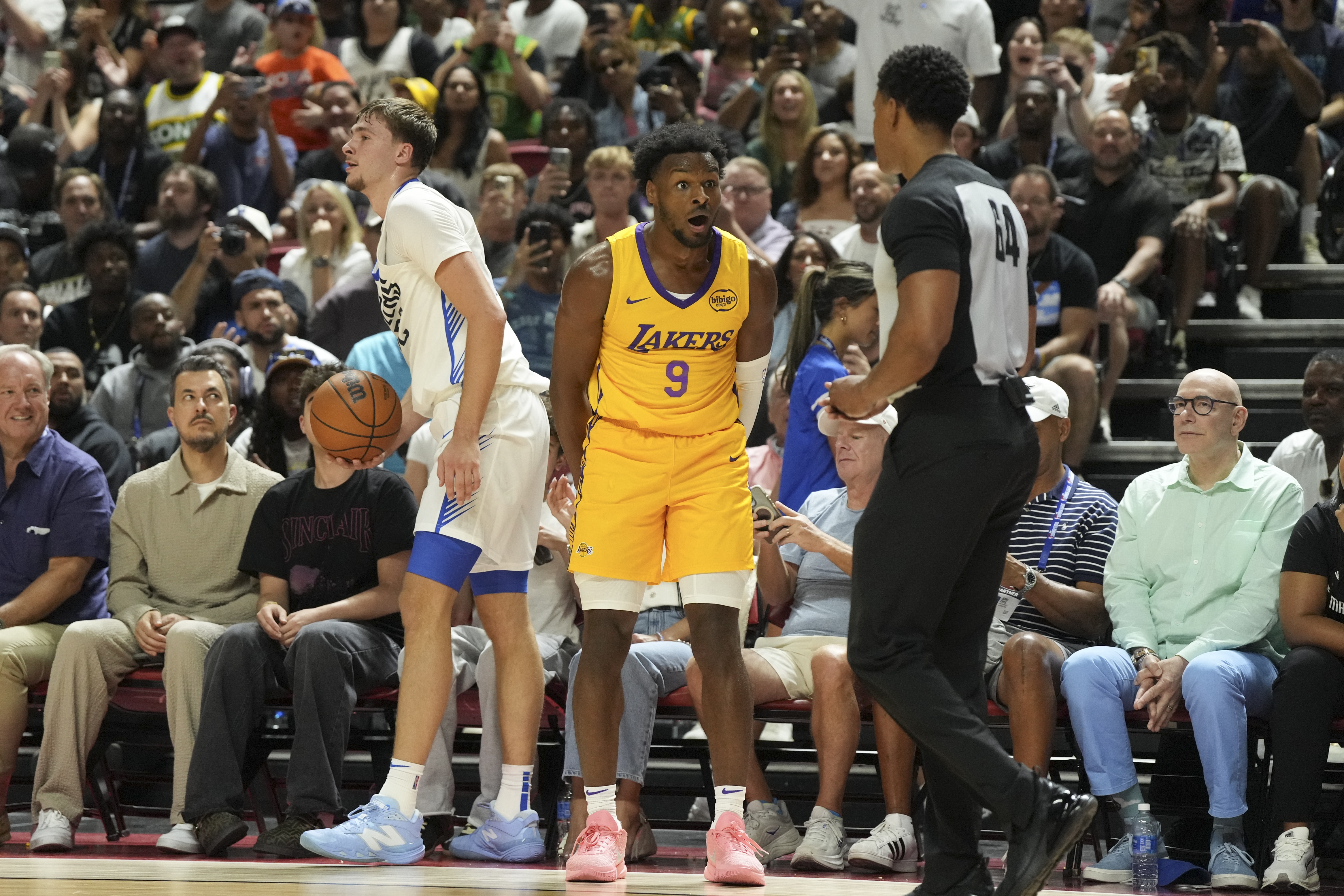 顶住弗拉格背打后掏球被裁判吹犯规！布朗尼瞪大双眼表示不解